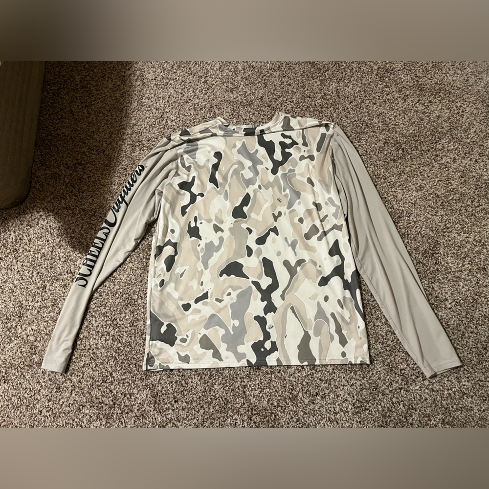 Scheels Outfitter camo sun shirt. Size: Large.